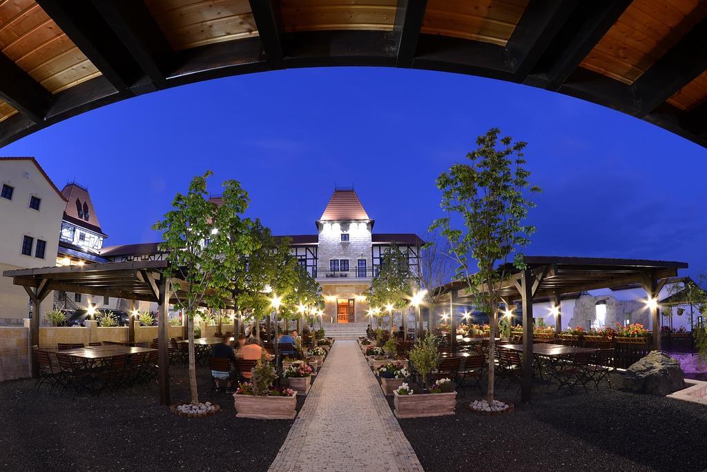 Hotel Castel Royal Mosnita Noua Eksteriør billede