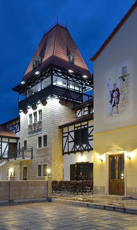 Hotel Castel Royal Mosnita Noua Eksteriør billede