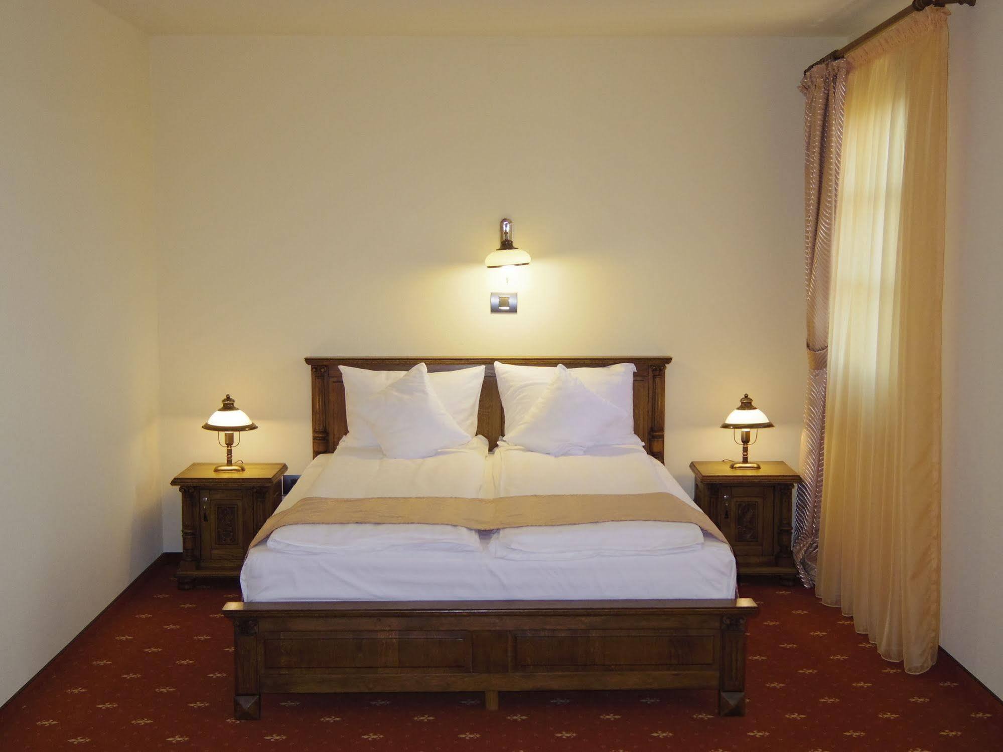 Hotel Castel Royal Mosnita Noua Eksteriør billede